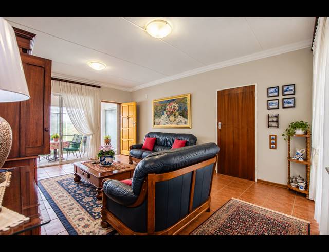 2 BEDROOM TOWNHOUSE FOR SALE IN RIETVALLEIRAND